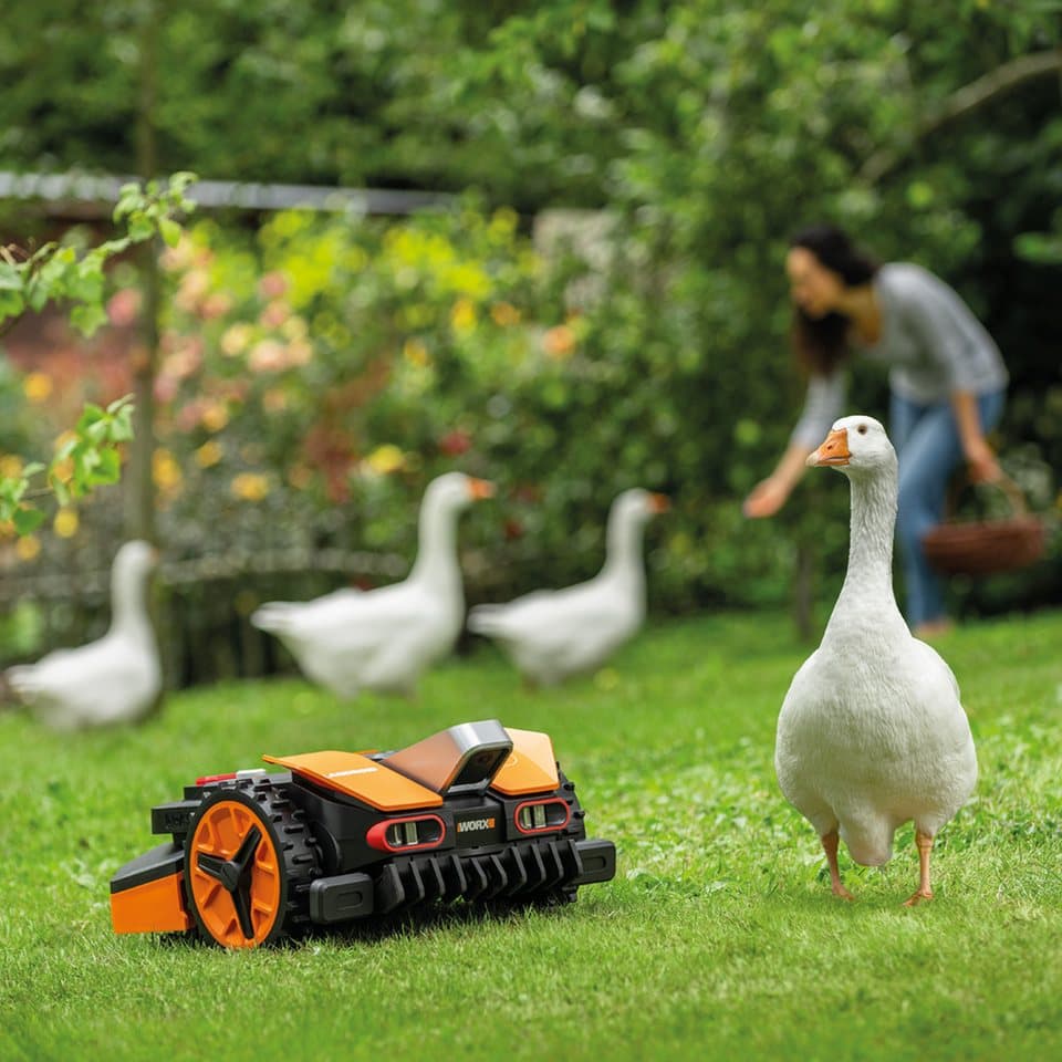 Worx Rasenmähroboter Mähroboter L1300 Landroid VISION, bis 1300 m² Rasenfläche, Intelligenter Mähroboter ohne Begrenzungskabel, für Gärten bis 1300m² - Thumbnail 2