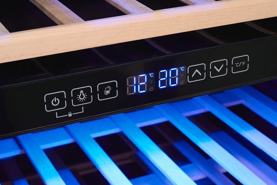exquisit Weinkühlschrank WS2-114-GTE-160G, für 114 Standardflaschen á 0,75l,Für Weinliebhaber - stilvoll & perfekt temperiert für 114 Flaschen - Thumbnail 8