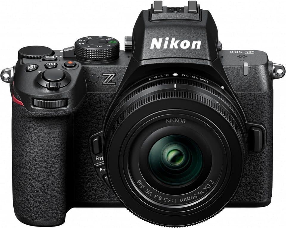 Nikon Kit Z50II + 16–50 mm VR + 50–250 mm VR Systemkamera (NIKKOR Z DX 16–50mm f/3,5-6,3 VR, NIKKOR Z DX 50–250mm f/4,5–6,3 VR, 20,9 MP, Bluetooth, WLAN) - Bild 1