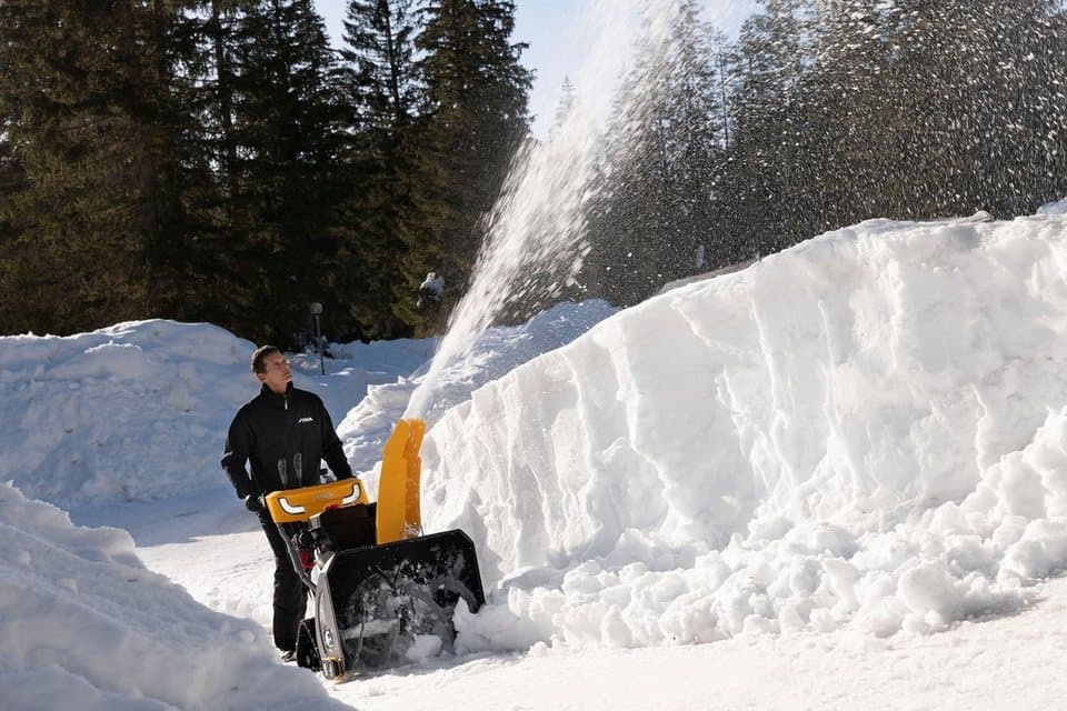 STIGA GARDEN Benzin-Schneefräse ST 6272 P Trac, 72 cm Arbeitsbreite, Elektrostart, Raupenantrieb - Thumbnail 2