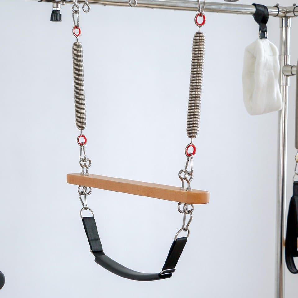 JASPORT Pilates-Reformer K80 Cadillac 2-in-1 aus Buchenholz bis 150 kg für Zuhause & Studio, (1x Pilates Reformer Cadillac K80, 1x Konvertermatte), 2-in-1 Reformer & Cadillac, Buchenholzrahmen, Edelstahlkonstruktion - Thumbnail 10
