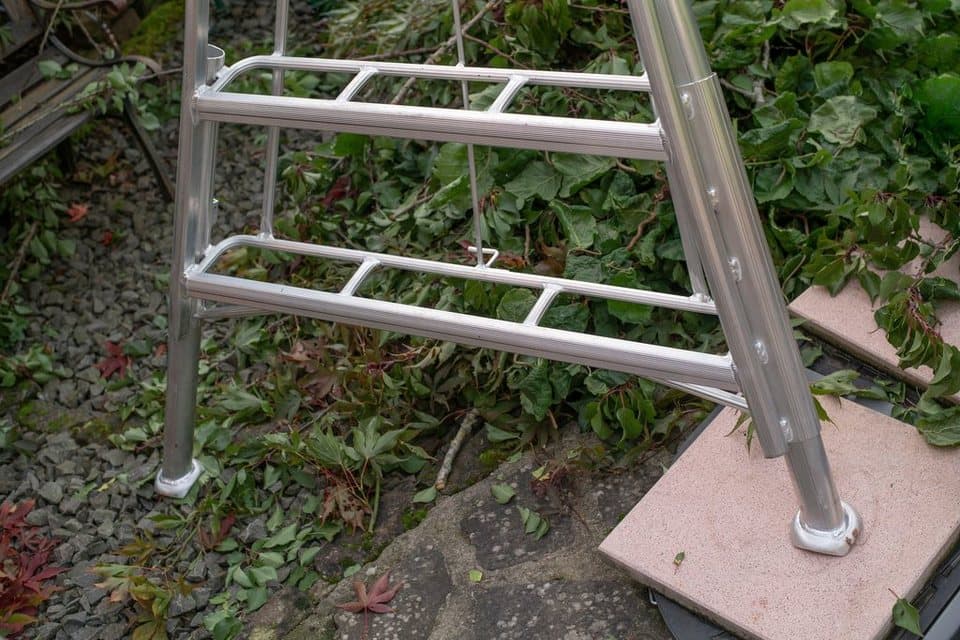 Niwaki Vielzweckleiter, Gartenleiter, gleicht Unebenheiten im Gelände aus - Thumbnail 5