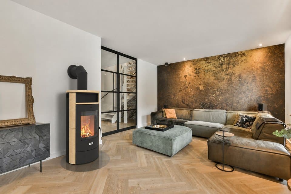 Hanseatic Kaminofen »Piacenza Sandstein«, Exklusiv, Lieferung bis ins Wohnzimmer, 6 kW, Zeitbrand, mit verriegelbarer Holzlagerfachtür - Thumbnail 2