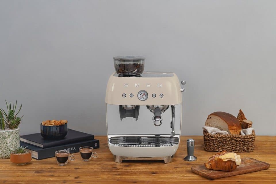 Smeg Espressomaschine EGF03CREU, mit integrierter Kaffeemühle - Thumbnail 3