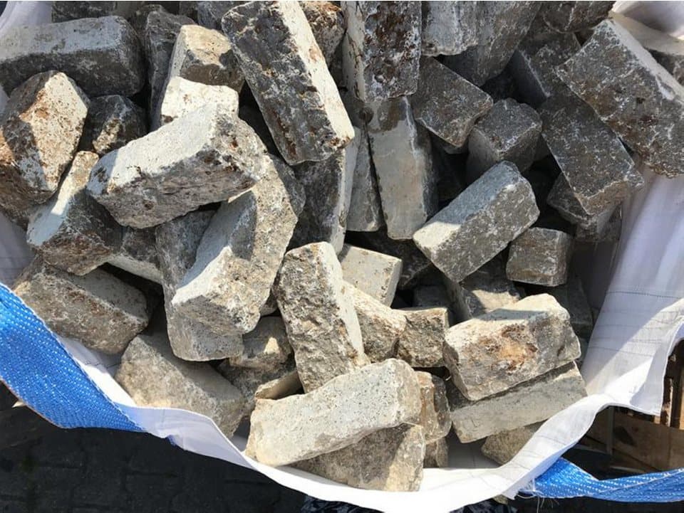 Blümelhuber Mauerstein Pflastersteine - Reihenpflaster - Muschelkalk, gemischtfarben - 960kg, Naturprodukt, natürliche Schwankungen in Farbe und Einschlüssen - Thumbnail 2