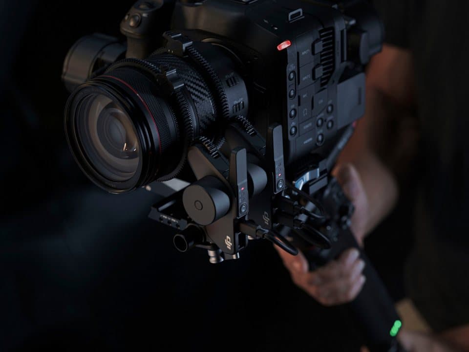 DJI RS 4 PRO Gimbal - Thumbnail 4