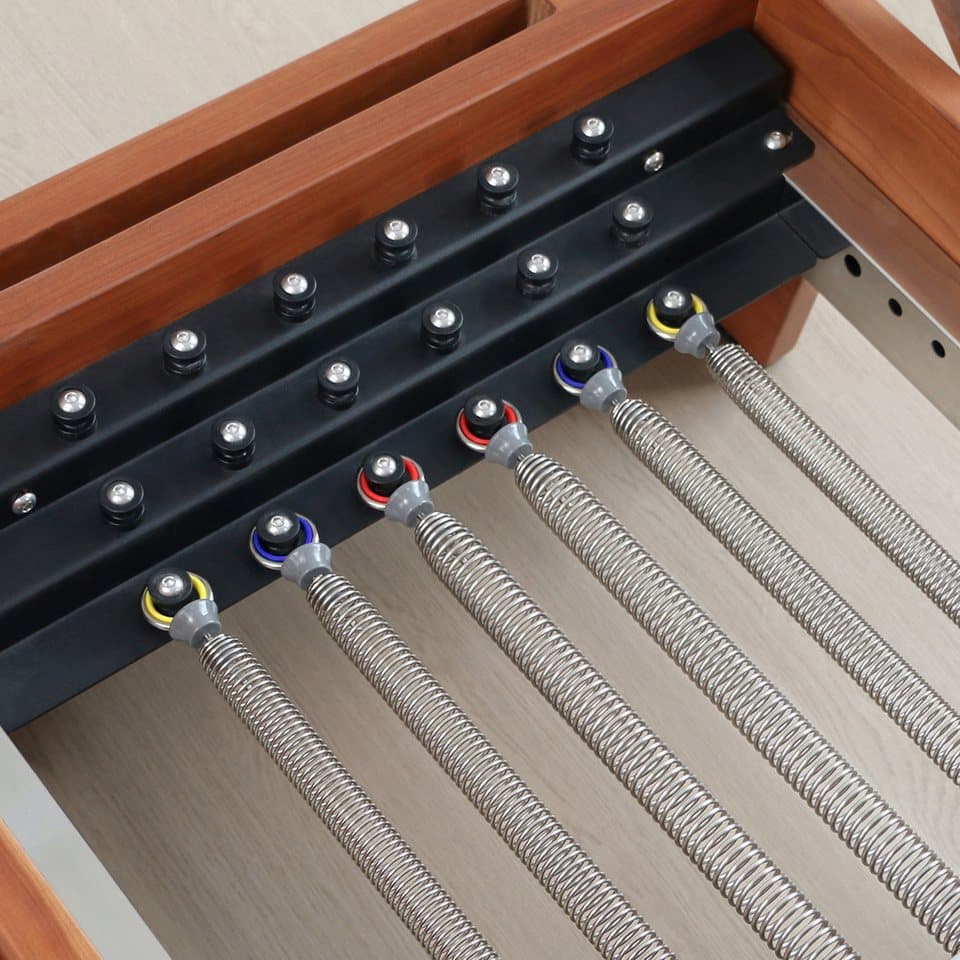 JASPORT Pilates-Reformer Hochwertige Holz-Reformer Serie für Pilates-Studios, (Inklusive Zubehör, Reformer-Set), Human-Bearing-System, Geräuscharme Rollen, Dreistufige Federplatte - Thumbnail 6