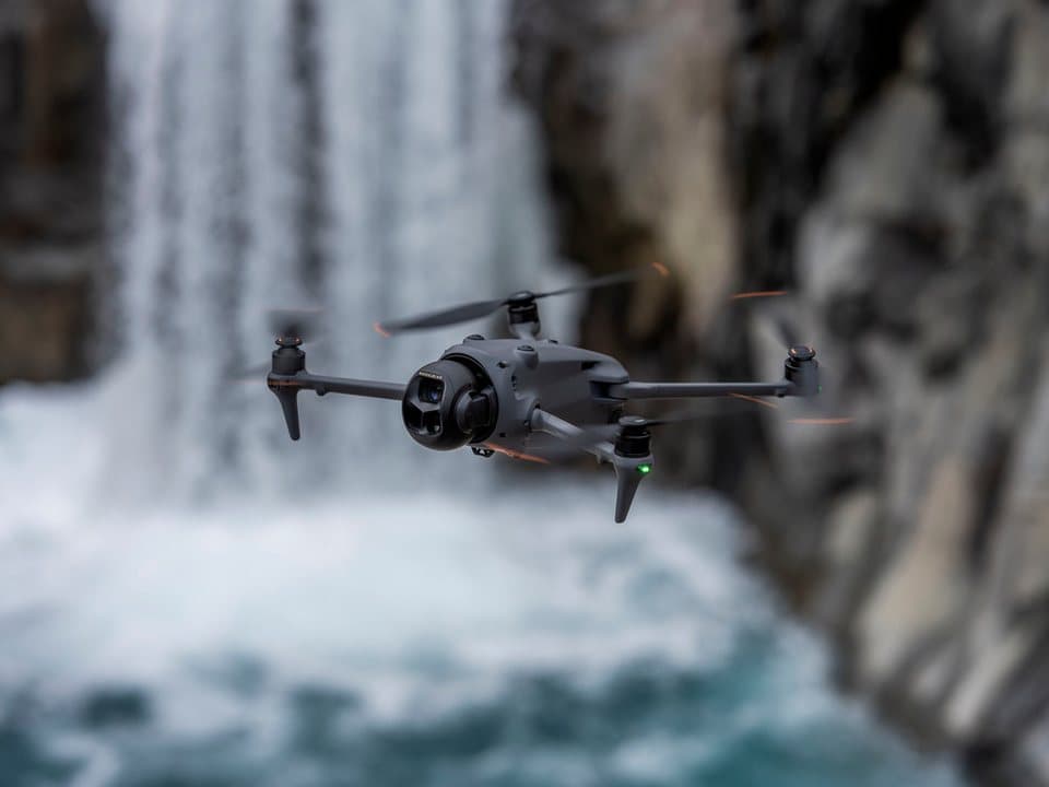 DJI Mavic 4 Pro 512GB Creator Combo Drohne (6016 x 3384, 6K/60 fps HDR, DJI RC Pro 2 Fernsteuerung, 3 Akkus und Ladestation) - Thumbnail 18