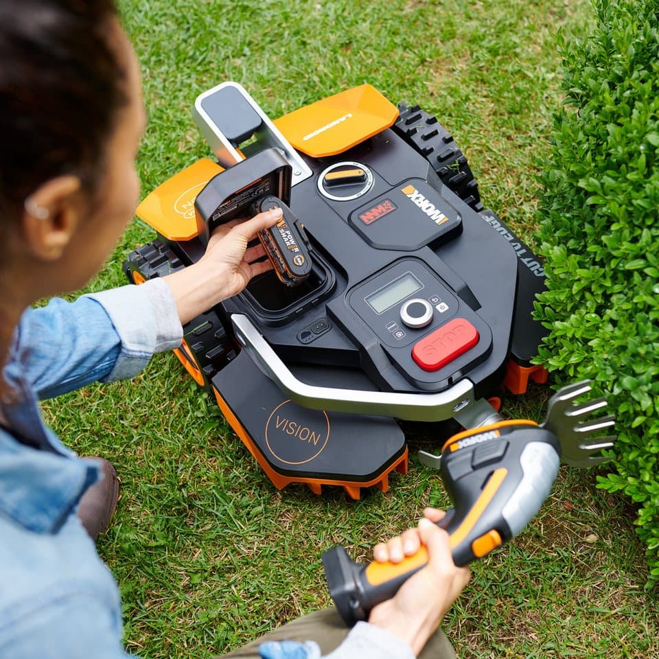 Worx Rasenmähroboter Mähroboter L1300 Landroid VISION, bis 1300 m² Rasenfläche, Intelligenter Mähroboter ohne Begrenzungskabel, für Gärten bis 1300m² - Thumbnail 6