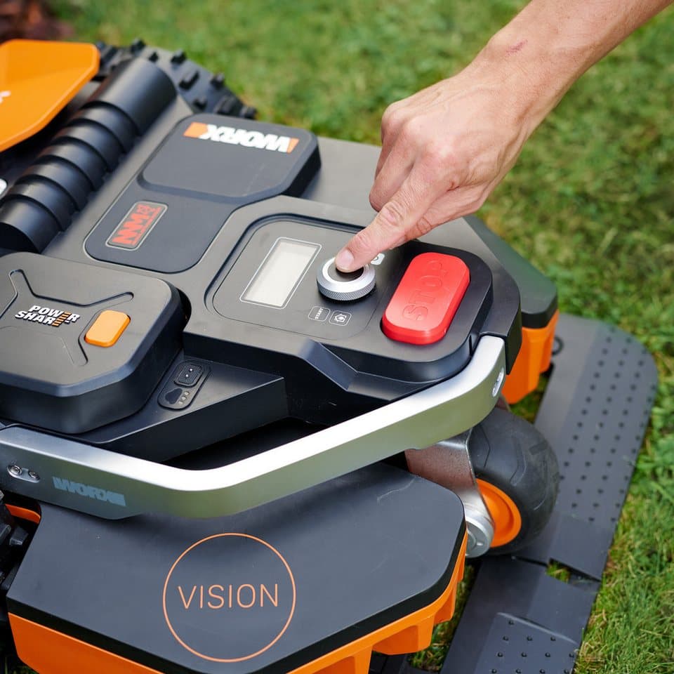 Worx Rasenmähroboter Mähroboter L1300 Landroid VISION, bis 1300 m² Rasenfläche, Intelligenter Mähroboter ohne Begrenzungskabel, für Gärten bis 1300m² - Thumbnail 4