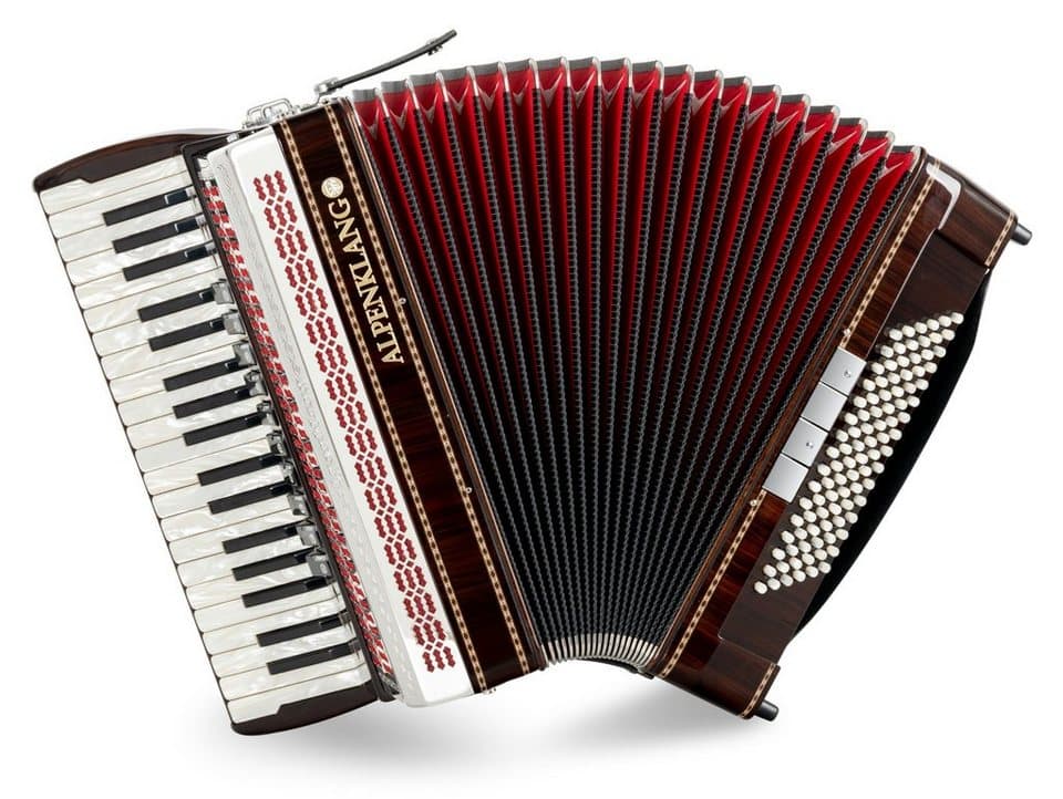 Alpenklang Knopf-Akkordeon Pro IV 96/M Akkordeon - 96 Bassknöpfe, 38 Diskanttasten, Doppeltremolo (Pro-Serie, Inkl. Luxuskoffer, Trageriemen mit Querriemen und Poliertuch), Hochwertige, italienische Tipo a Mano-Stimmplatten