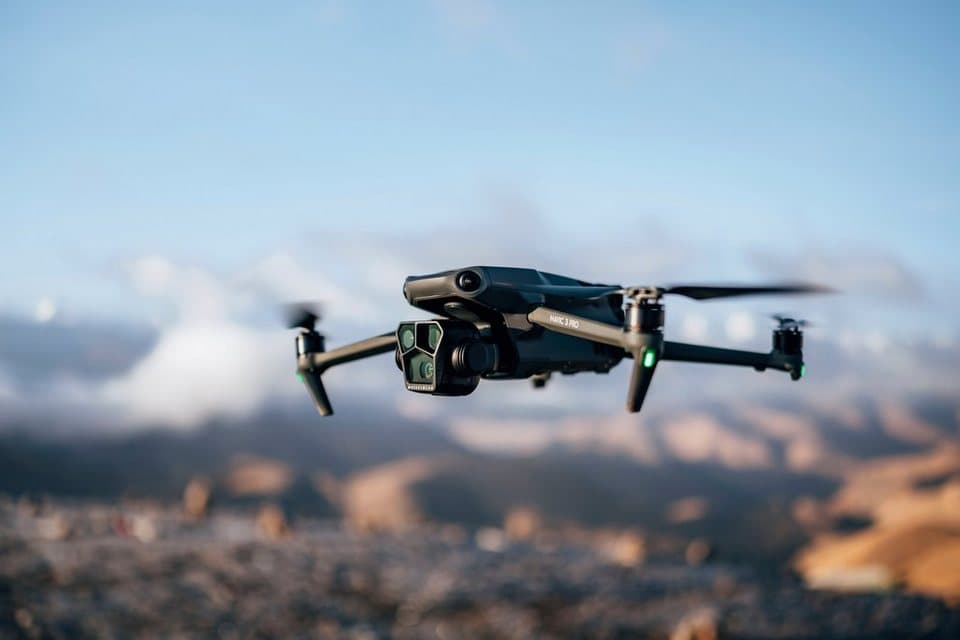 DJI Mavic 3 Pro Fly More Combo (DJI RC) Drohne (5,1K, DJI RC Fernsteuerung, 3 Akkus, Ladestation und Umhängetasche) - Thumbnail 14