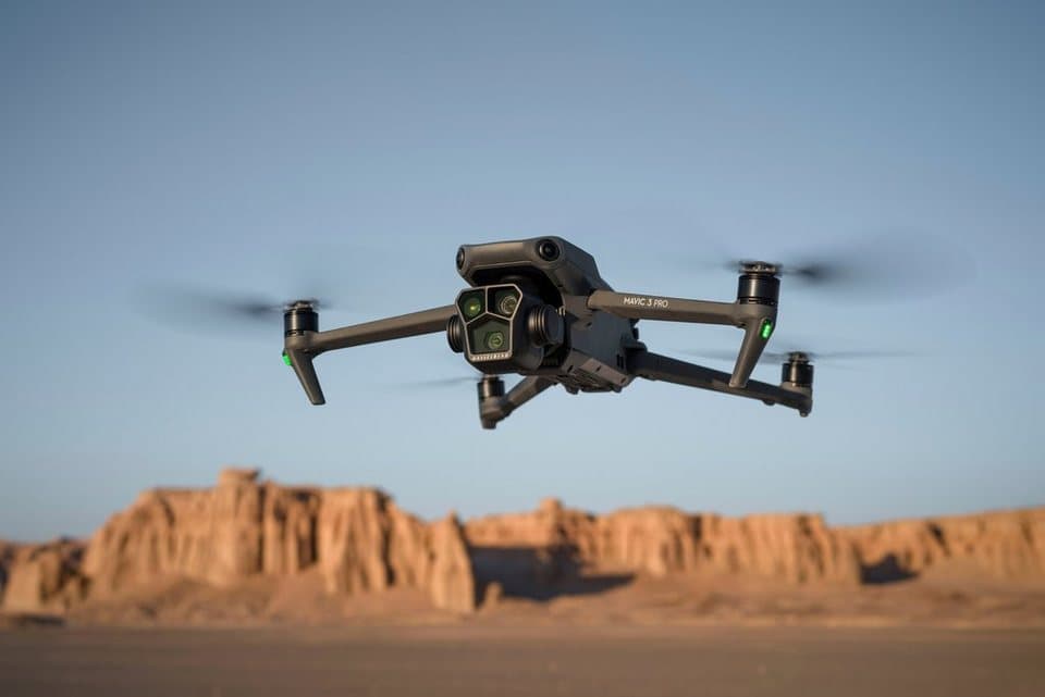 DJI Mavic 3 Pro Fly More Combo (DJI RC) Drohne (5,1K, DJI RC Fernsteuerung, 3 Akkus, Ladestation und Umhängetasche) - Thumbnail 16