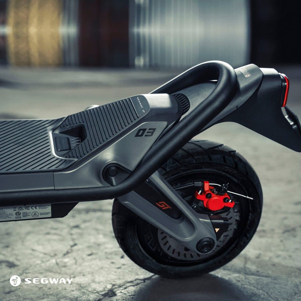 Segway E-Scooter GT3 D, 700 W, 20 km/h, (Smart TFT Display, 2400W, 11-Zoll Reifen, IPX6), mit Straßenzulassung, 95 km Eco Modus Reichweite, 150 kg Tragfähigkeit - Thumbnail 7