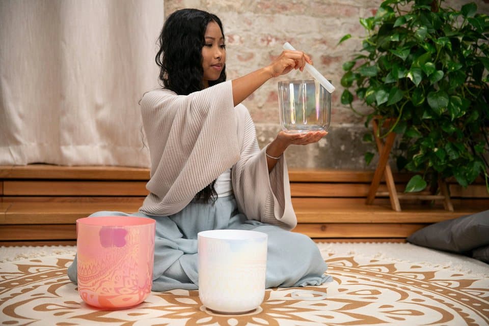 Meinl Sonic Energy Klangschalen ECSBSETEBG Essence Kristallklangschalen Set, inklusive Ringe, Reiber und Taschen, Ideal für Chakra-Behandlung, Meditation, Klangtherapie und Yoga - Thumbnail 4