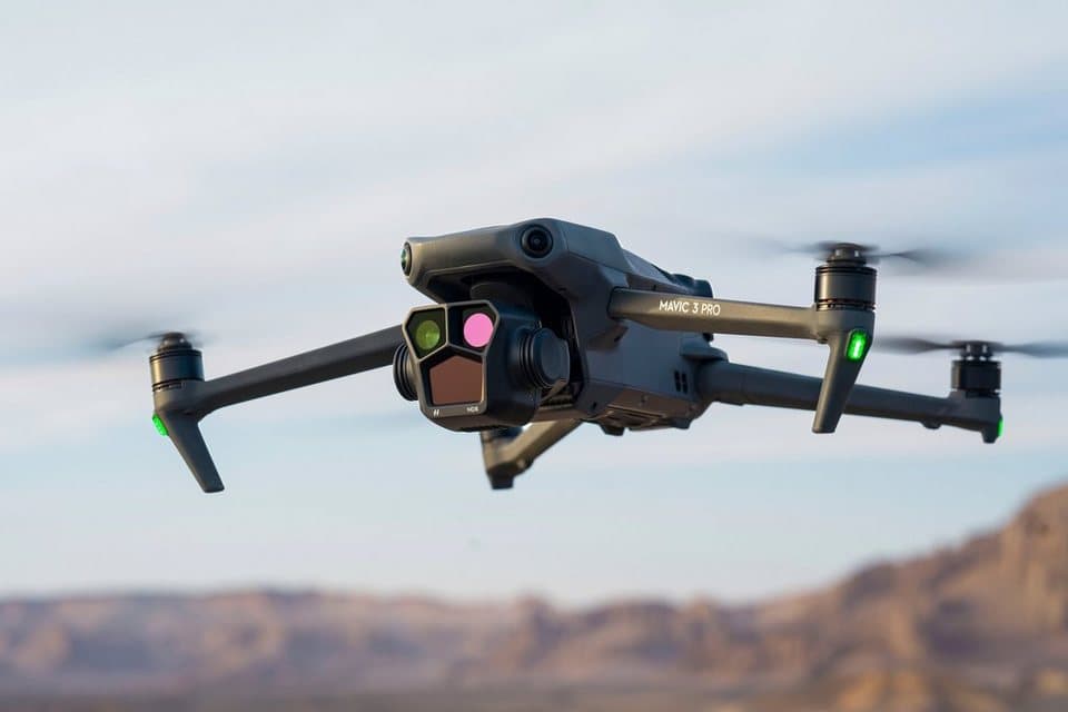 DJI Mavic 3 Pro Fly More Combo (DJI RC) Drohne (5,1K, DJI RC Fernsteuerung, 3 Akkus, Ladestation und Umhängetasche) - Thumbnail 12